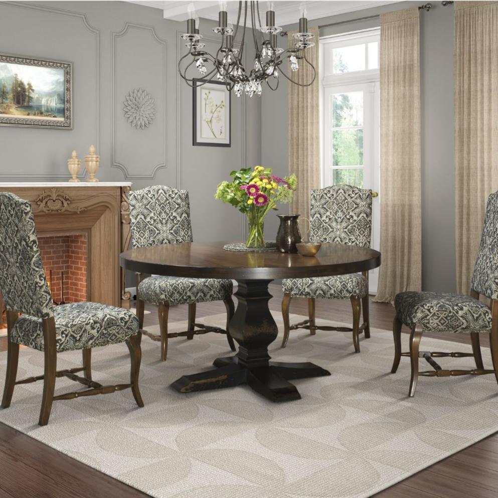 Tavolo da pranzo tradizionale francese con piedistallo