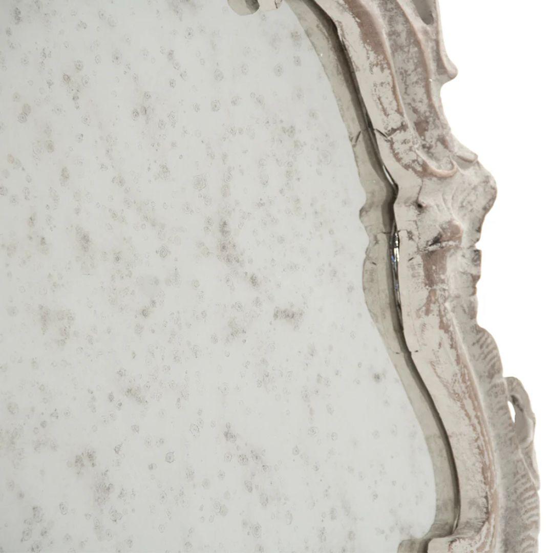 Specchio bianco decorato in stile shabby chic