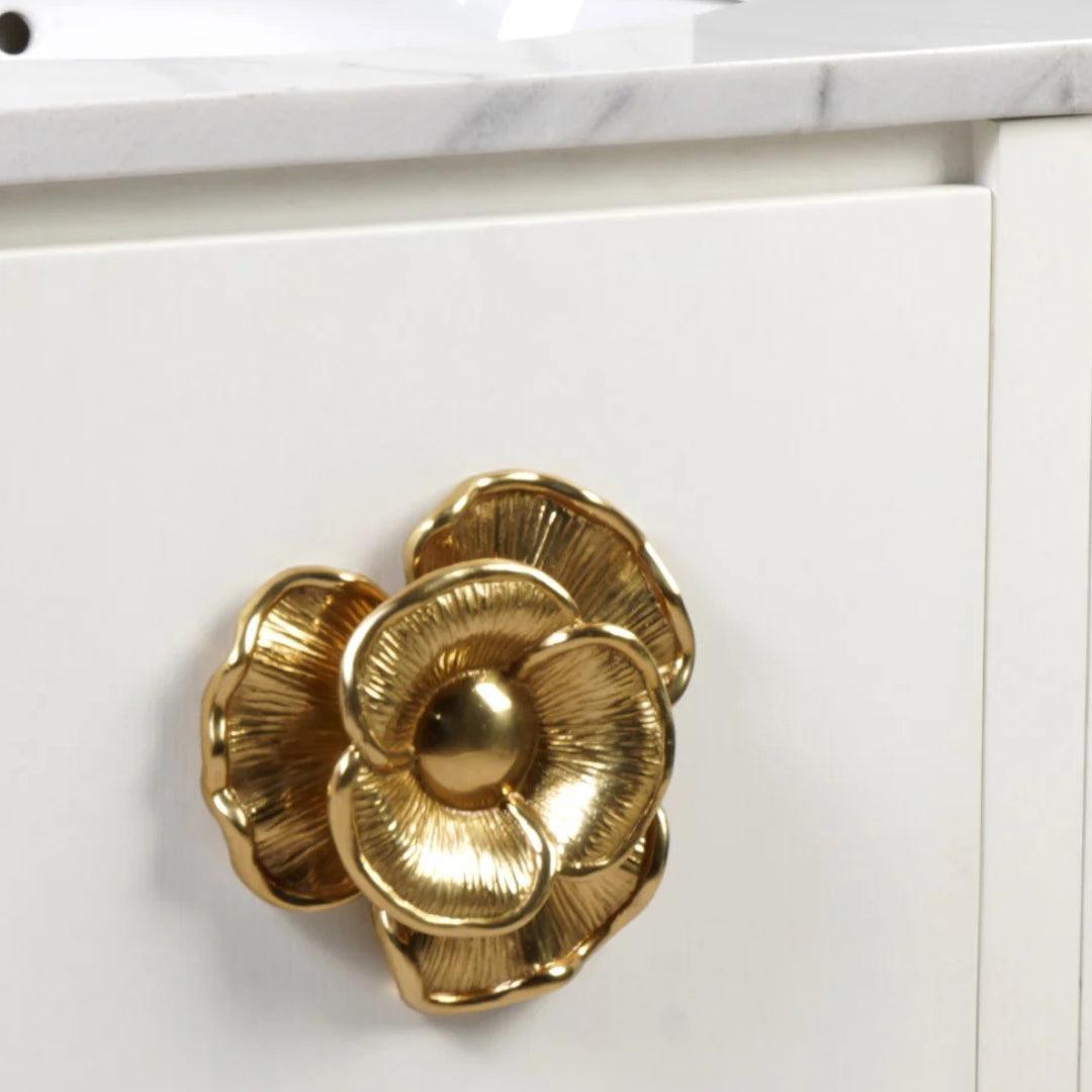 Mobiletto portaoggetti in ottone con piano in marmo bianco, 30 pollici