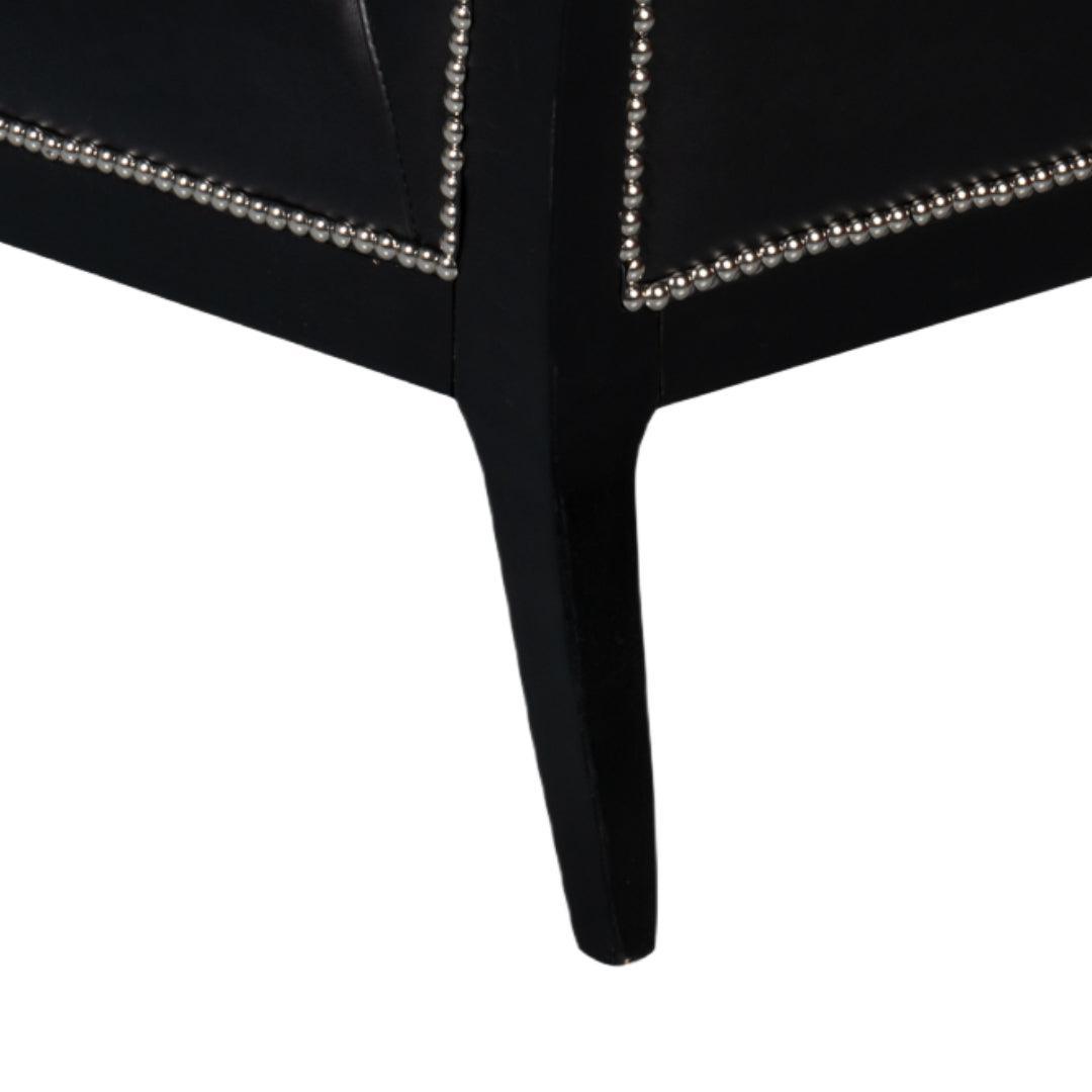 Moderna poltrona in pelle nera