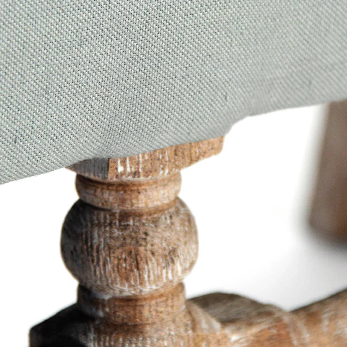 Divano con schienale alto color salvia provenzale