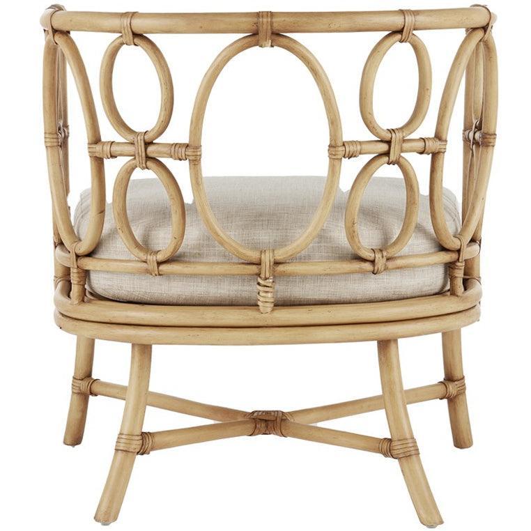 Poltrona in rattan con schienale curvo