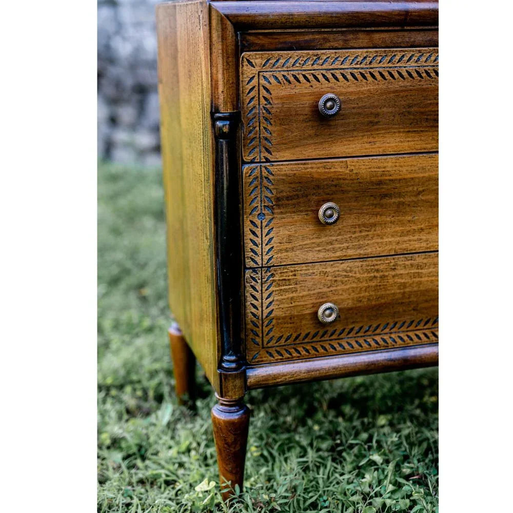 Comò italiano inciso a tre cassetti