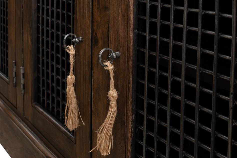 Buffet rustico con porta a rete in stile fattoria