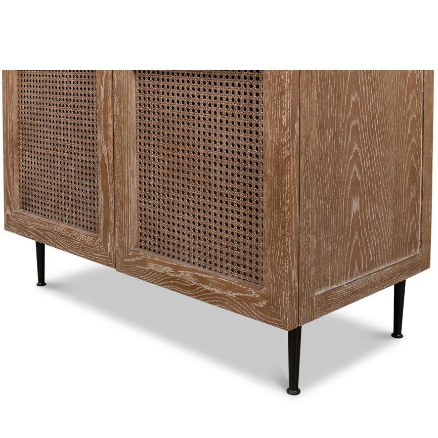 Armadio con anta in canna invecchiata