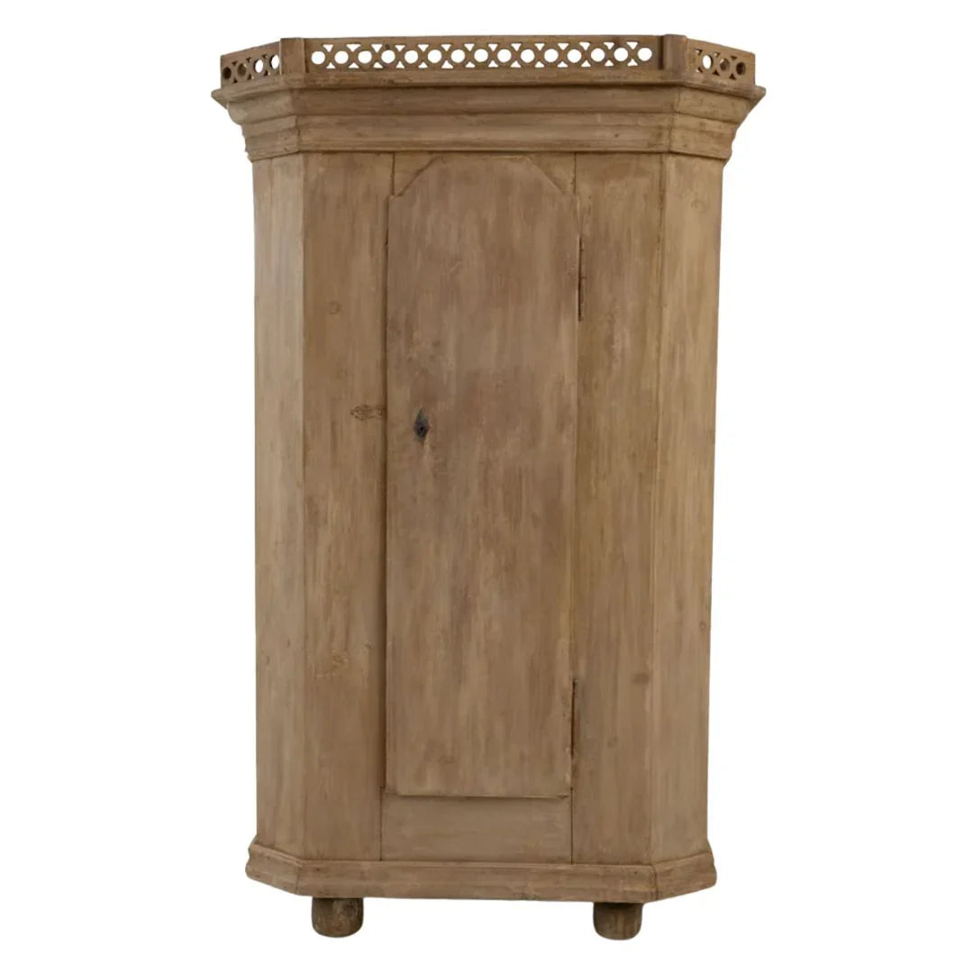 Antico armadio scandinavo con porta ad arco, circa 1920