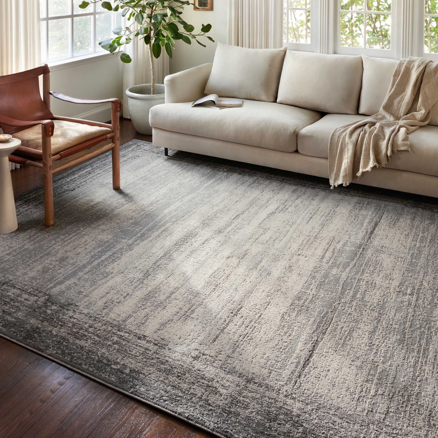 Tappeto moderno con bordo astratto Grant di Alexander Home