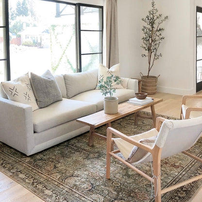 Tappeto stampato con motivo orientale Isabelle color oliva di Alexander Home