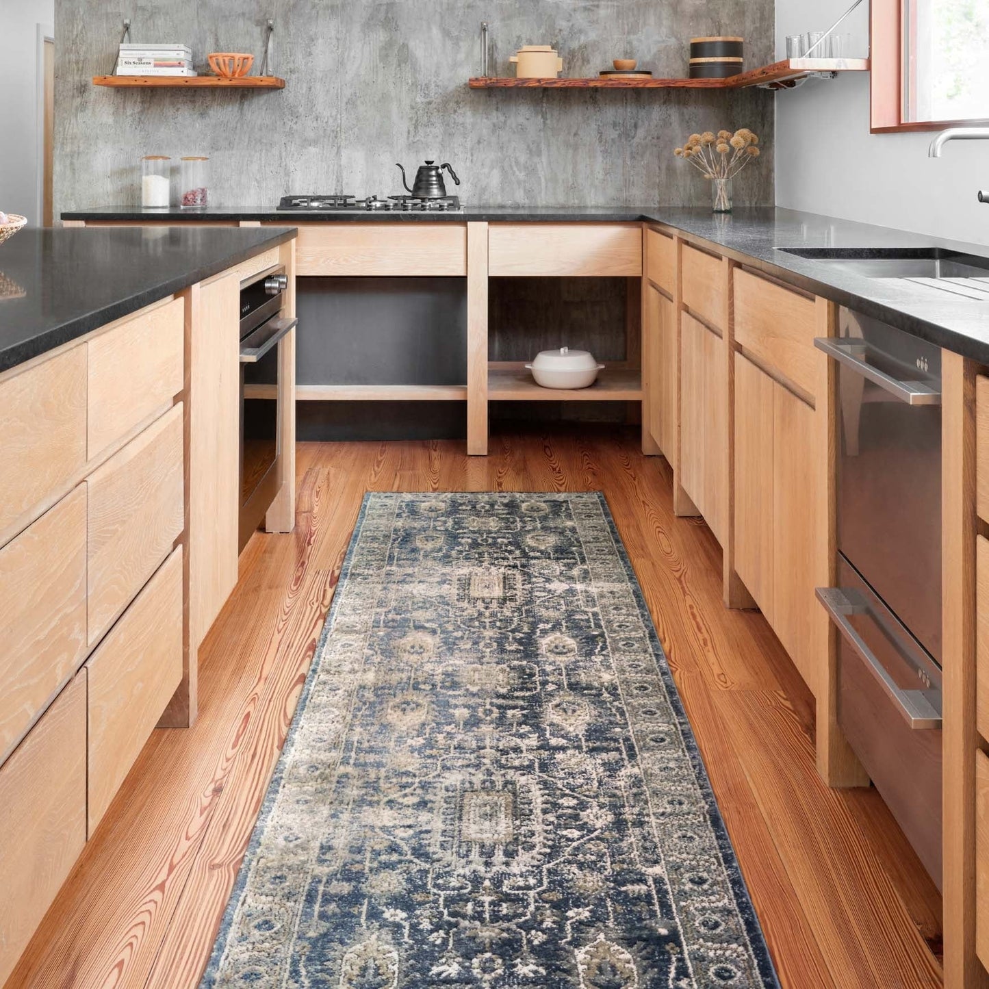 Tappeto tradizionale ornamentale in ferro battuto Josefina di Alexander Home