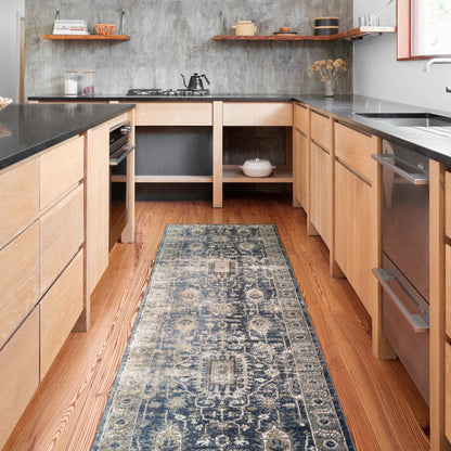 Tappeto tradizionale ornamentale in ferro battuto Josefina di Alexander Home