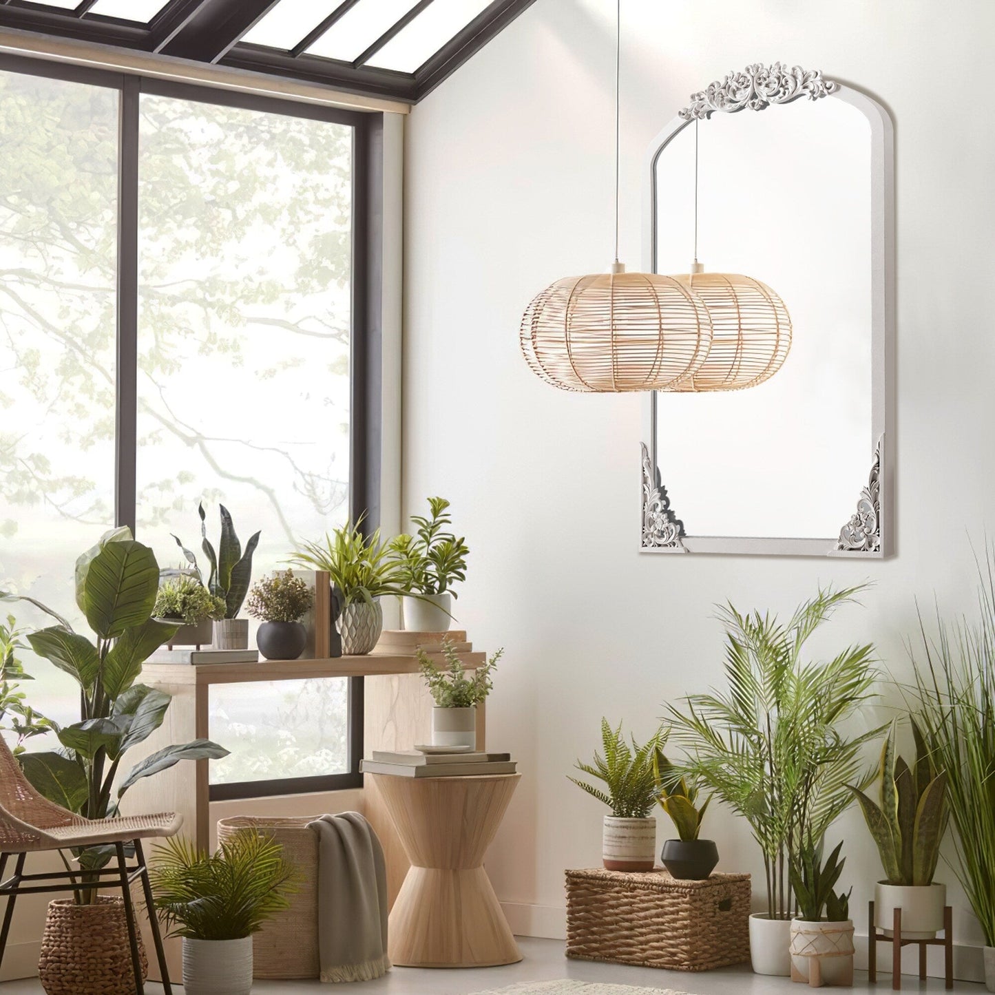 Specchio da pavimento intagliato in legno massello a tutta lunghezza ad arco