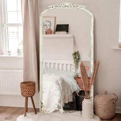 Specchio da pavimento intagliato in legno massello a tutta lunghezza ad arco