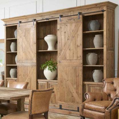 Armadio rustico in legno con porta scorrevole del fienile