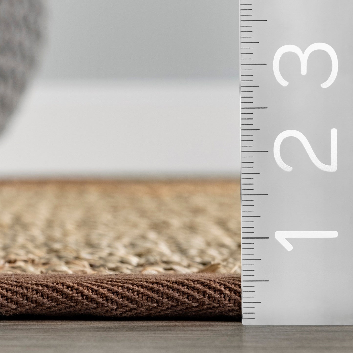 Tappeto casual Nuloom Kiana con bordo in erba marina