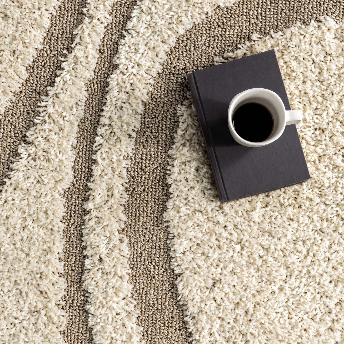 Tappeto a pelo lungo Nuloom Krista Contemporary Swirls