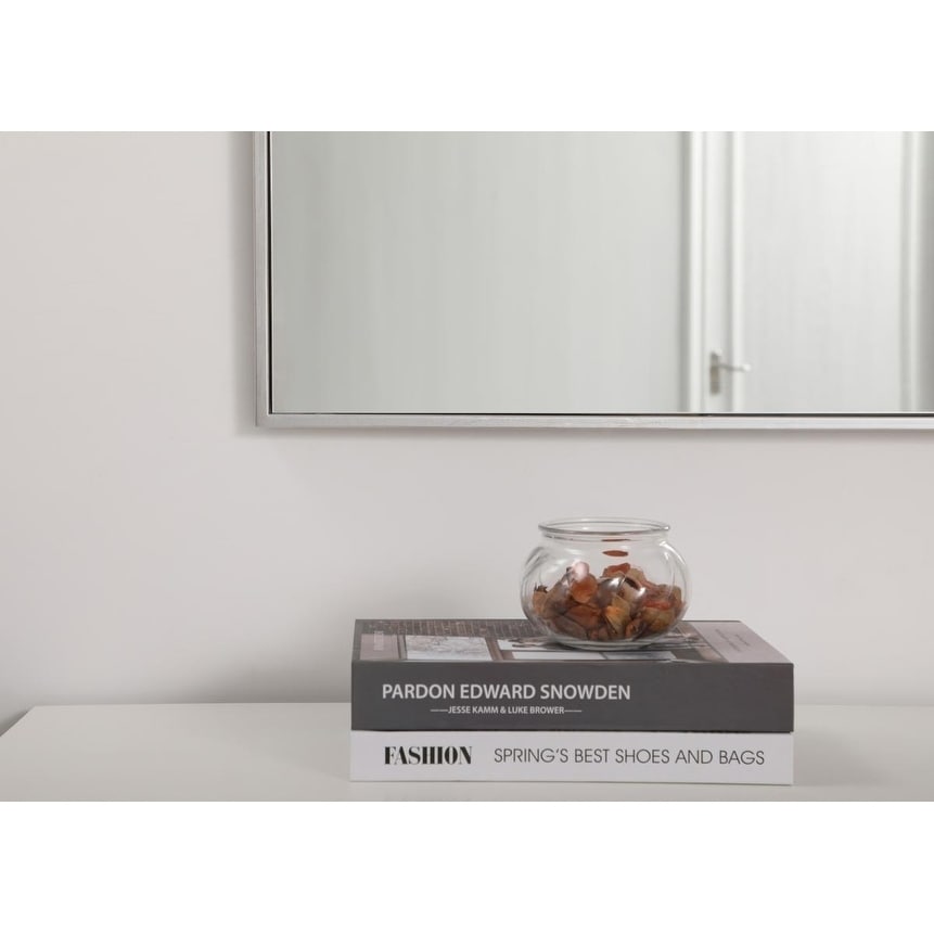 Specchio rettangolare con cornice in metallo Carson Carrington Salsnas