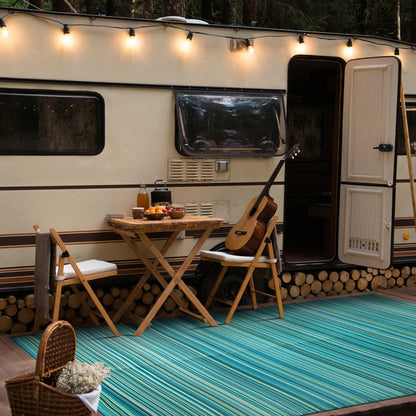 Tappeti da esterno in plastica reversibile a righe contemporanee