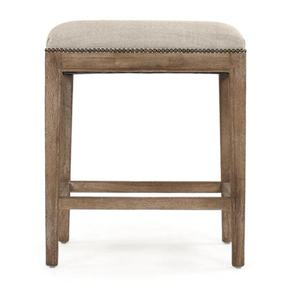 Sgabello da bar Cora con finiture a borchie