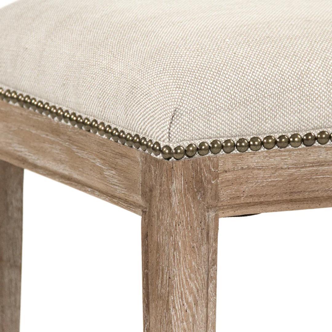 Sgabello da bar Cora con finiture a borchie