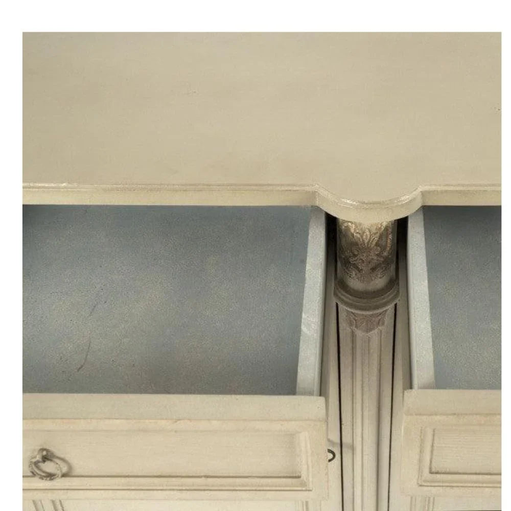 Buffet in stile francese intagliato color crema