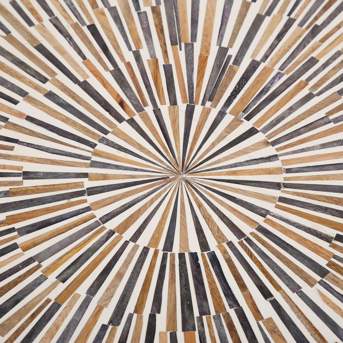 Tavolino da caffè con intarsi in corno Serengeti