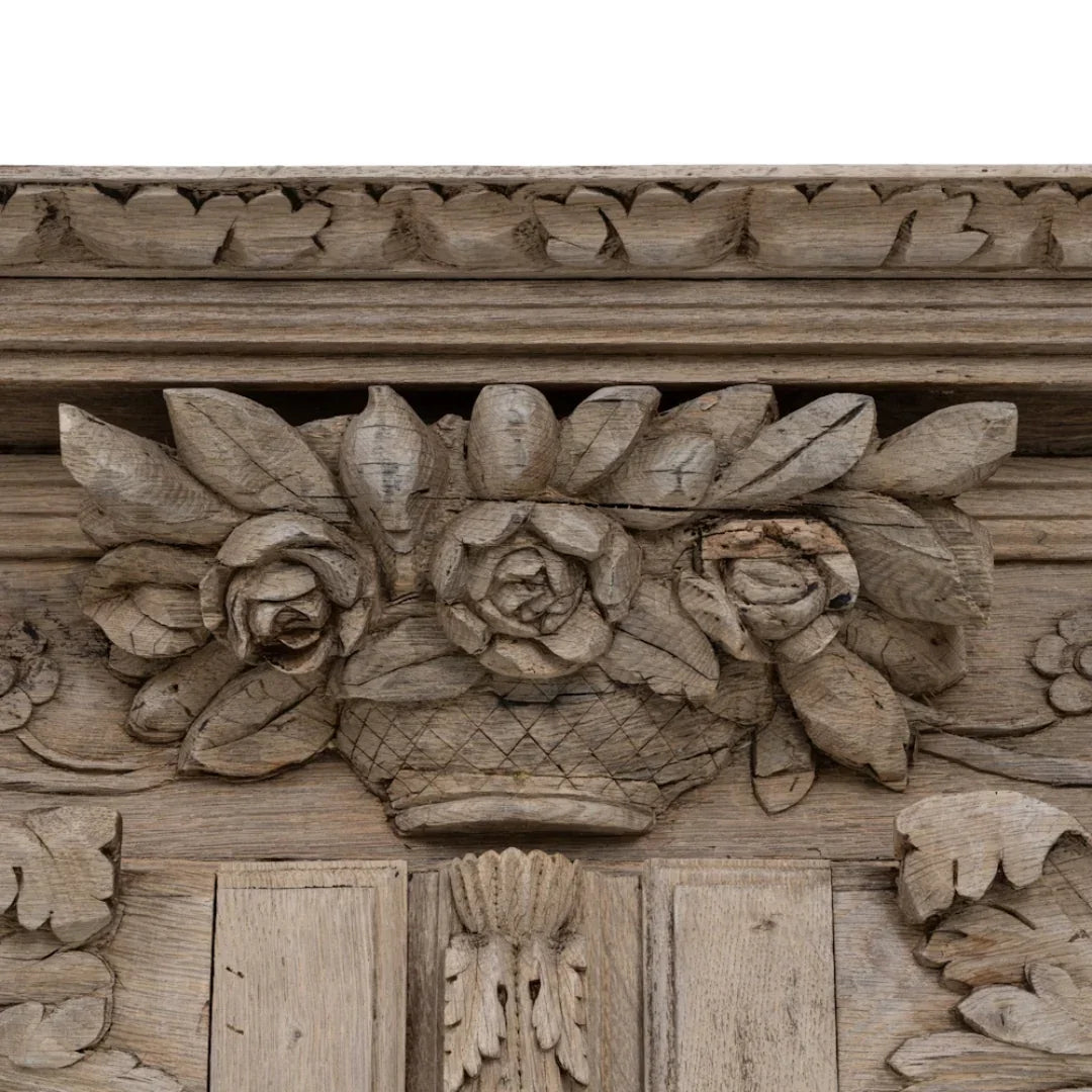 Mobiletto armadio in rovere francese decorato con motivi botanici, circa 1840