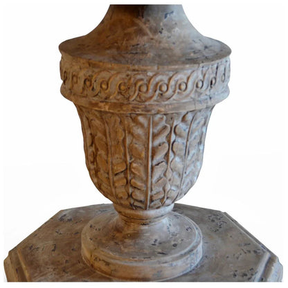 Tavolo con piedistallo a urna francese