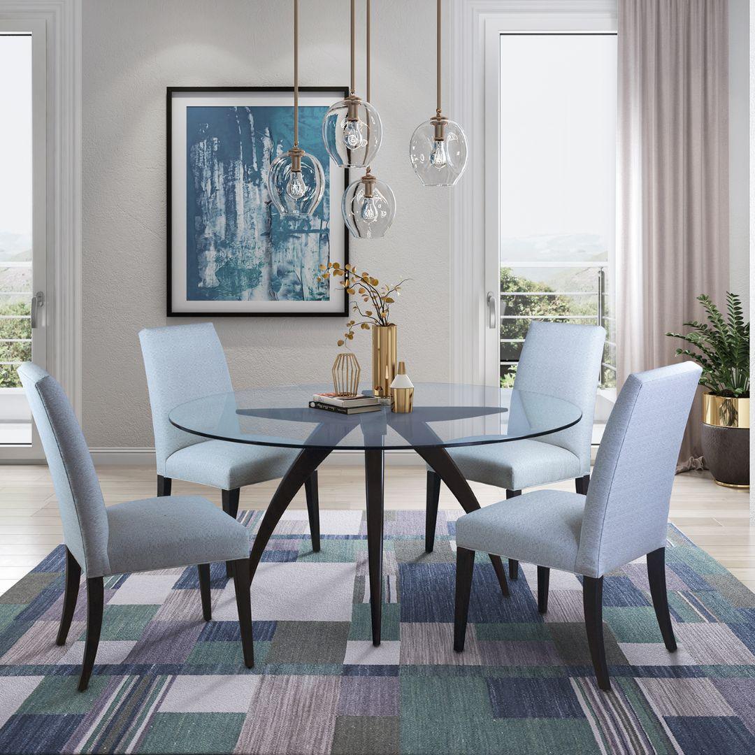 Tavolo da pranzo moderno con gambe a ragno e piano in vetro