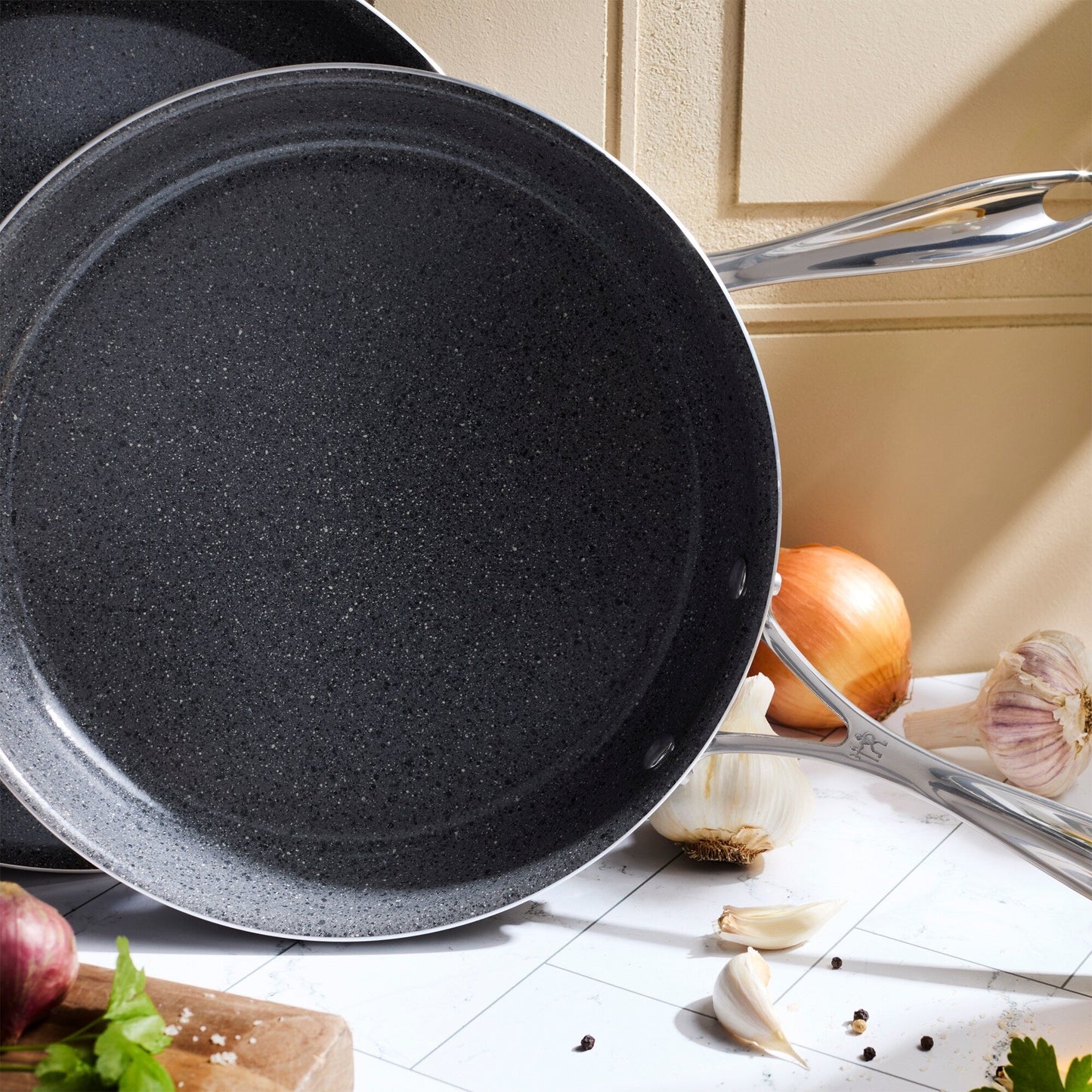 Henckels Capri Ceramic Set di pentole antiaderenti in alluminio e ceramica da 11 pezzi - Grigio