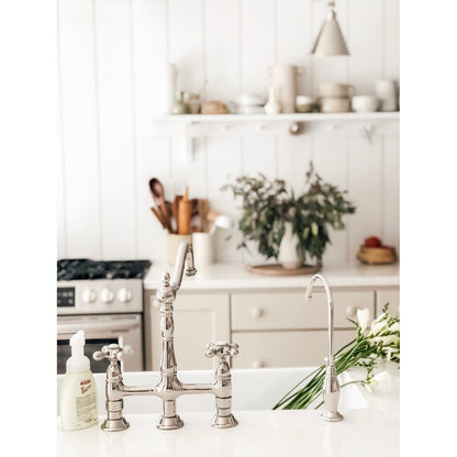 Rubinetto da cucina Heritage Bridge con spruzzatore in ottone