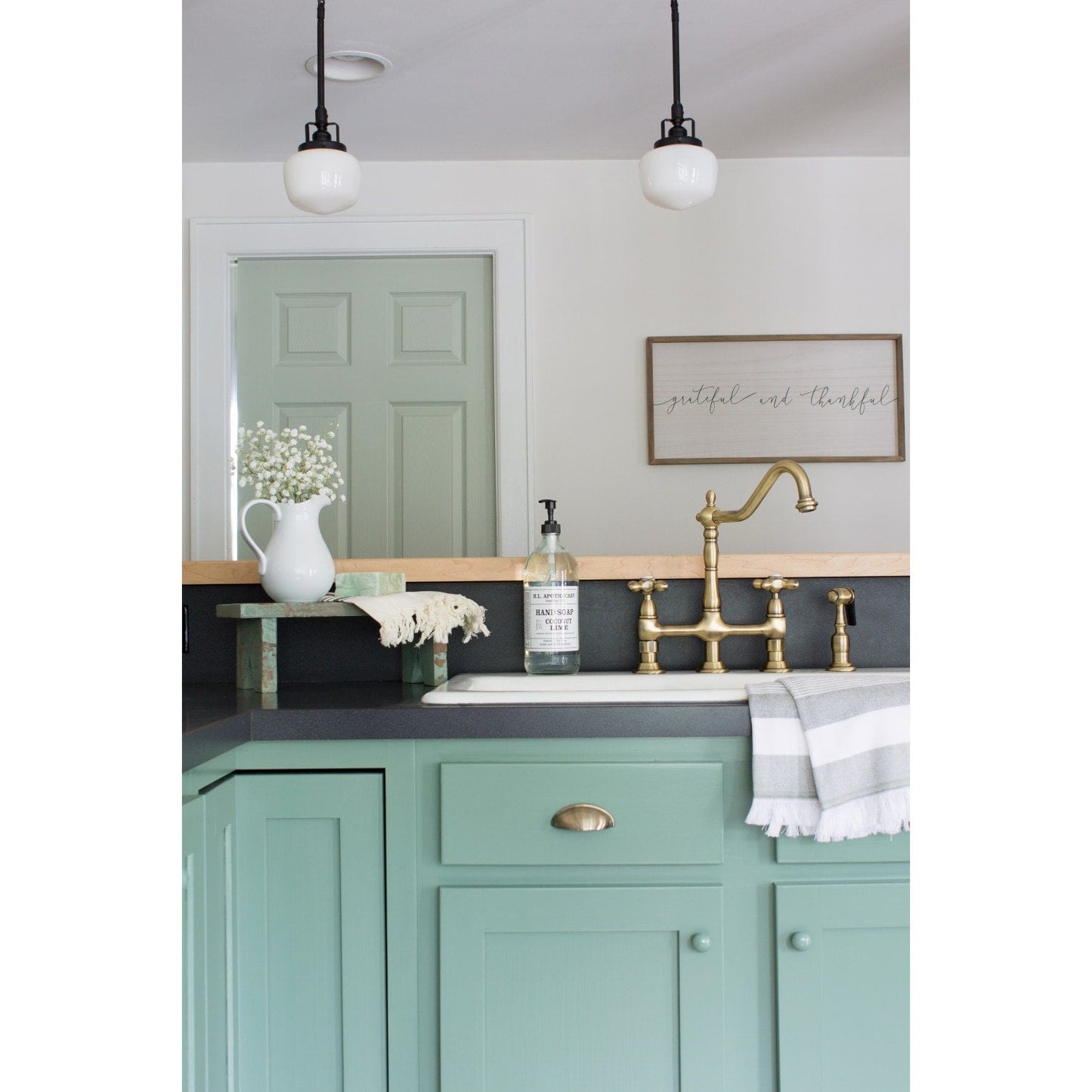 Rubinetto da cucina Heritage Bridge con spruzzatore in ottone