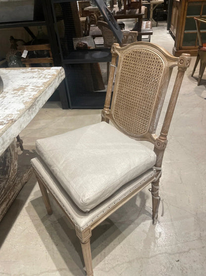 L'opera - Coppia di sedie con schienale in canna francese