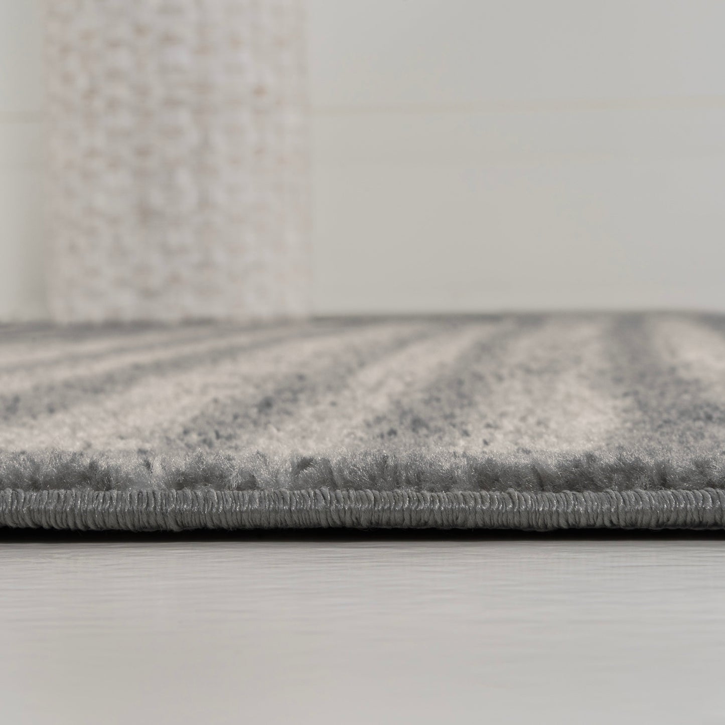 JONATHAN Y Aksil Tappeto moderno a righe berbero