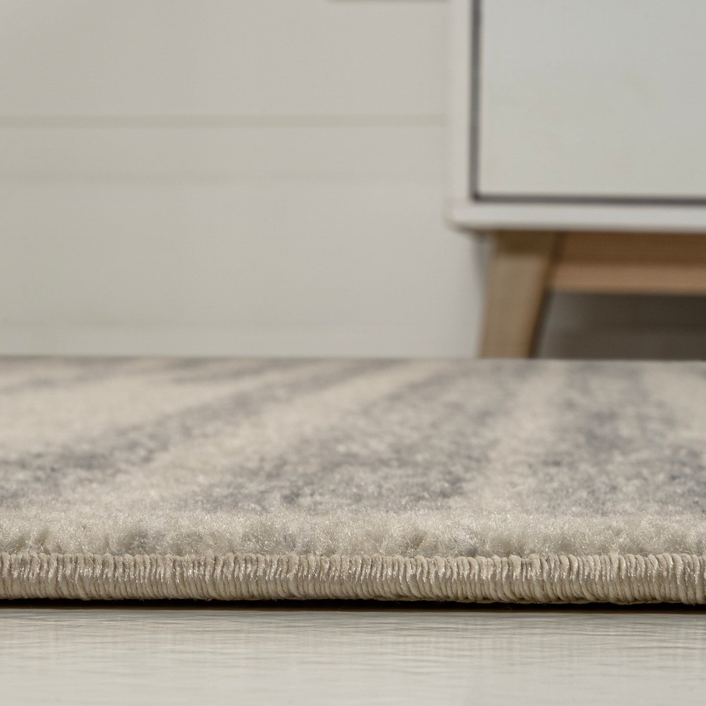 JONATHAN Y Aksil Tappeto moderno a righe berbero