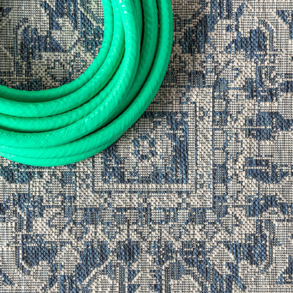 Tappeto per interni/esterni JONATHAN Y Charleston Medallion