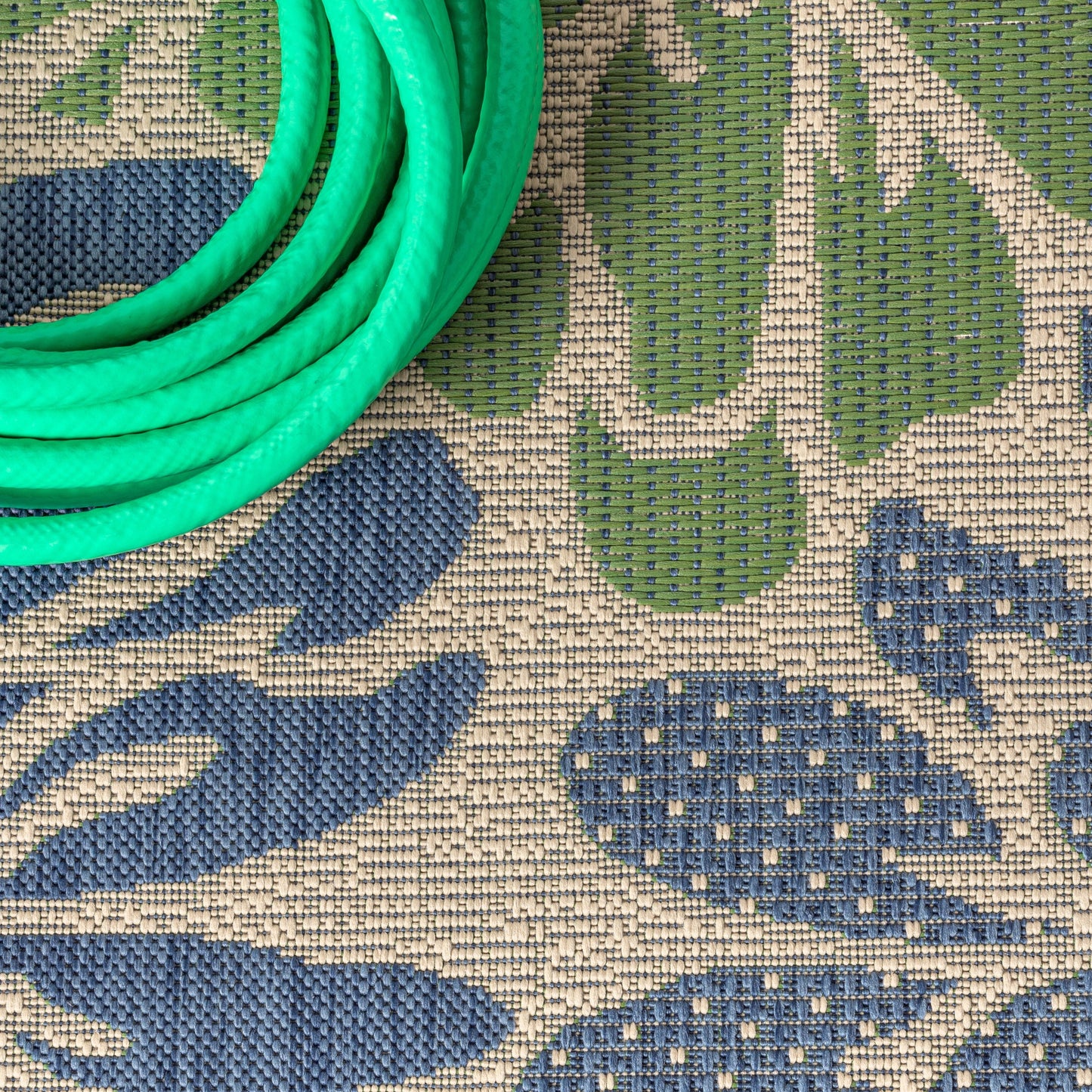 Tappeto per interni/esterni con trama floreale JONATHAN Y