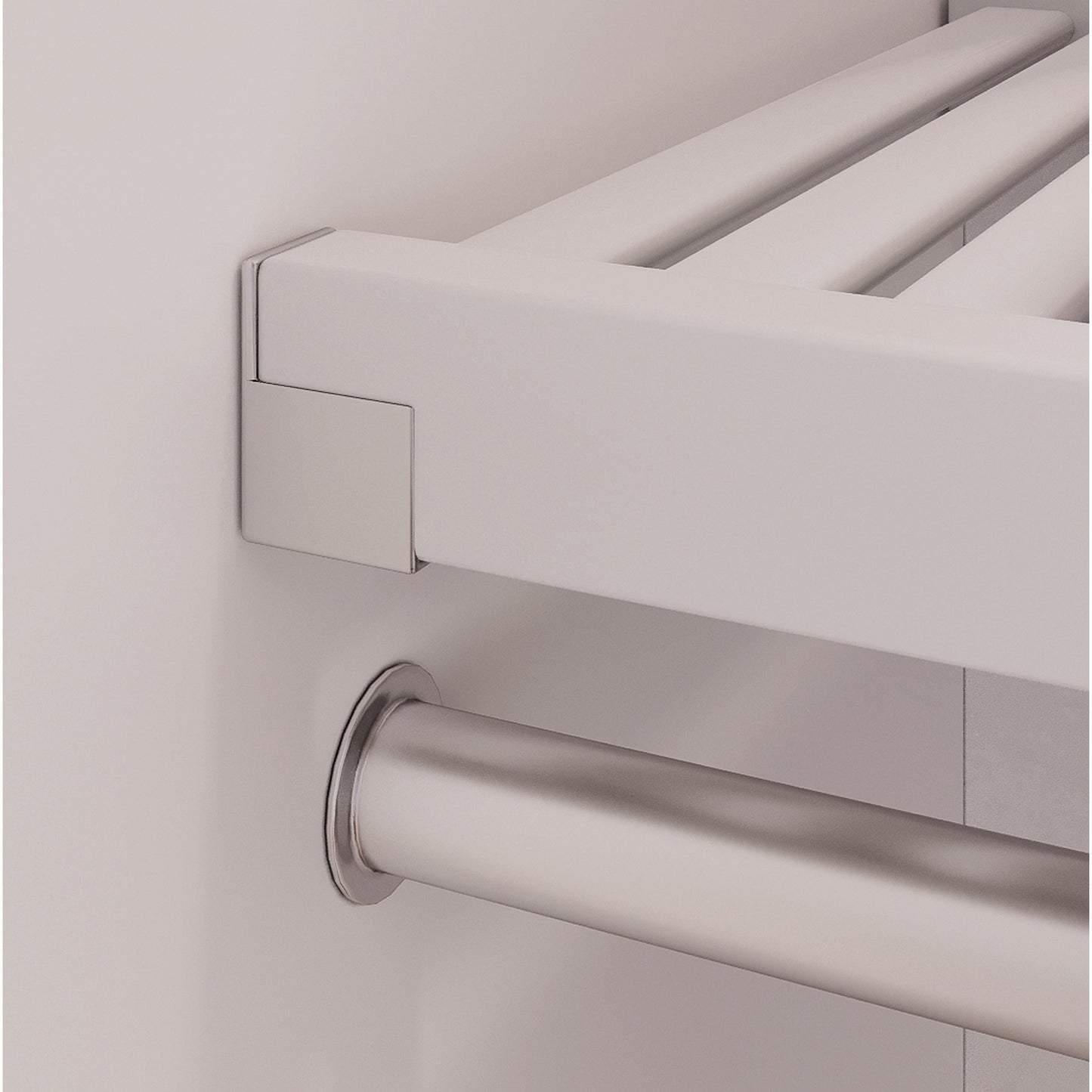 Sistema di armadi a muro in legno massello John Louis Home bianco