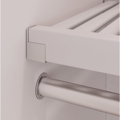 Sistema di armadi a muro in legno massello John Louis Home bianco