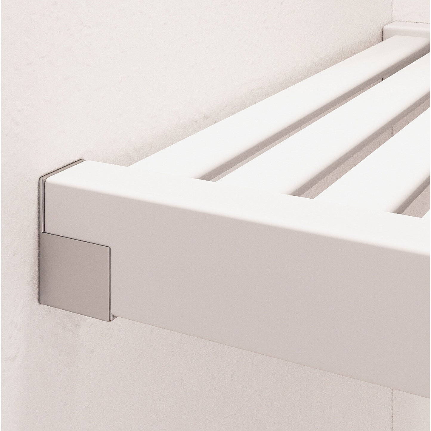 Sistema di armadi a muro in legno massello John Louis Home bianco