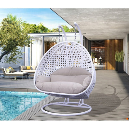 Sedia a forma di uovo sospesa LeisureMod per 2 persone con supporto - Amaca da esterno/interno in rattan e vimini per patio con cuscini
