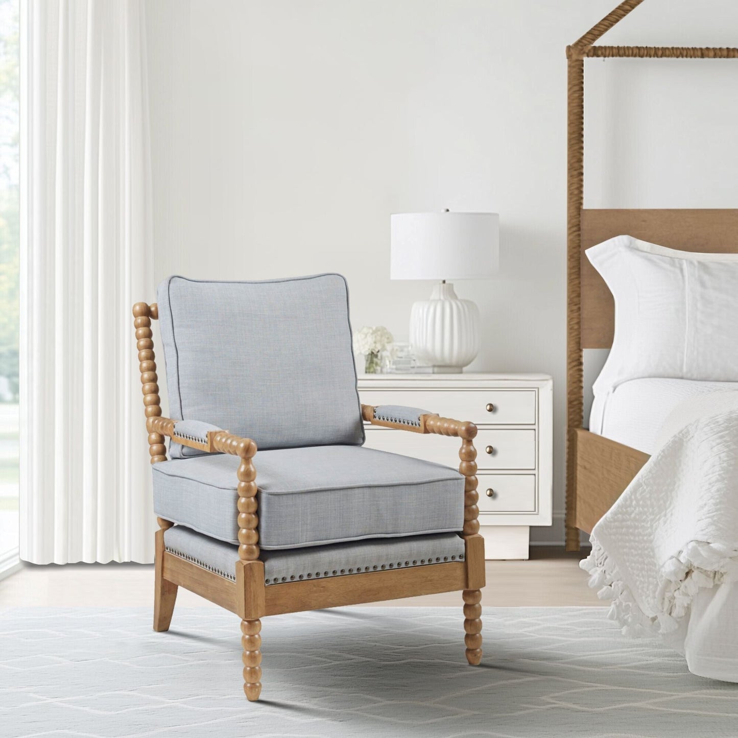 Poltrona Madison Park Donohue con struttura in legno tornito