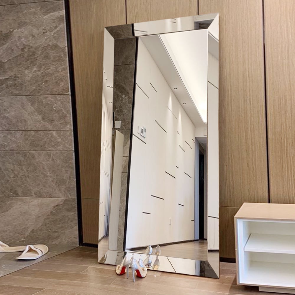 Specchio da parete a figura intera in argento riflettente, smussato ed elegante, in metallo