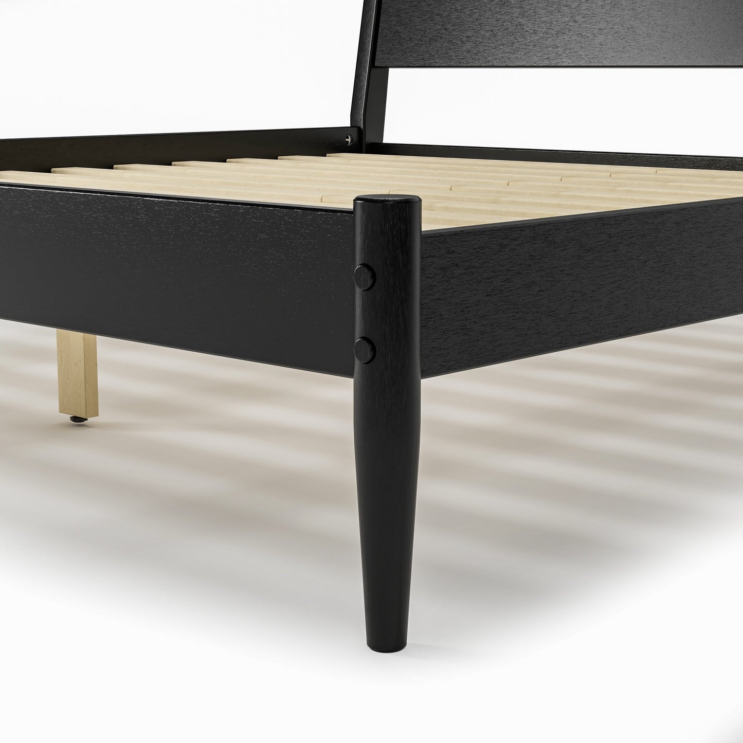 Letto a pannelli di metà secolo