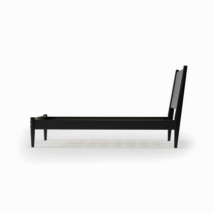 Letto a pannelli di metà secolo