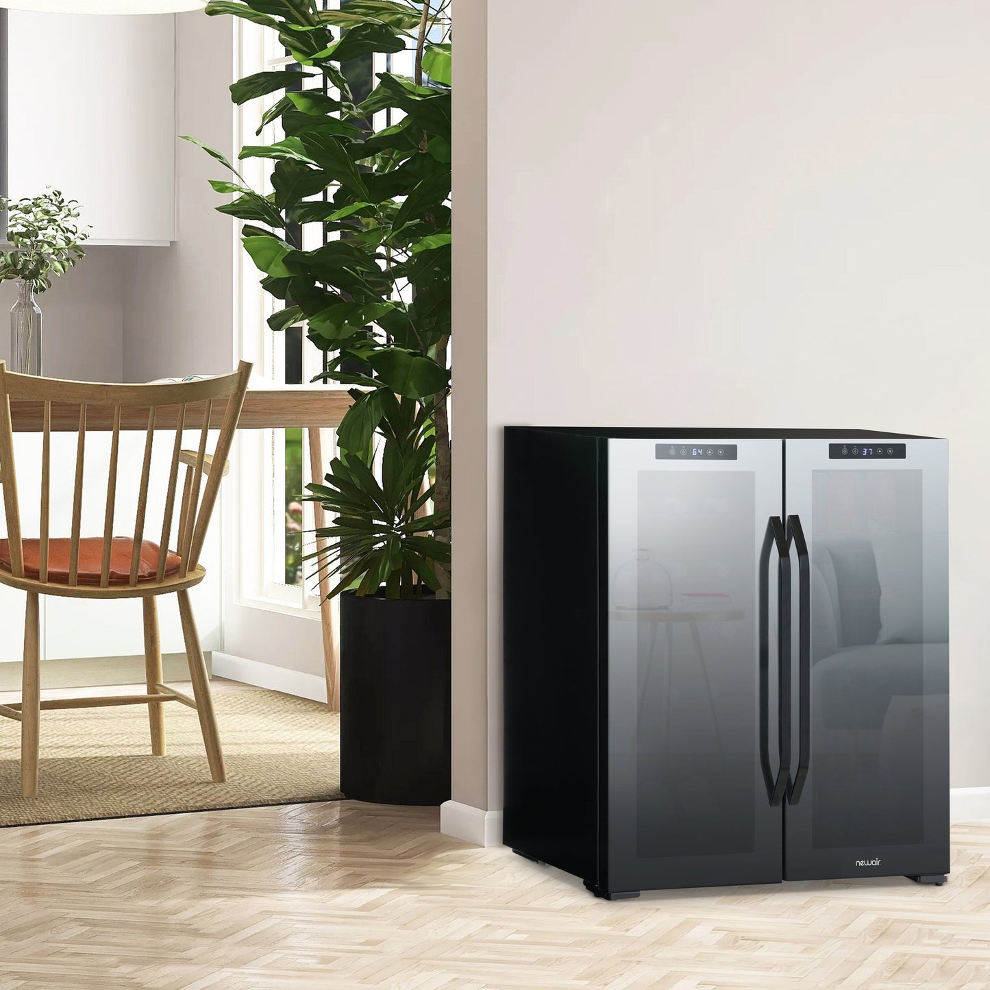 Frigorifero per vino e bevande Newair, 18 bottiglie e 59 lattine, doppia zona di temperatura, indipendente, controllo digitale della temperatura