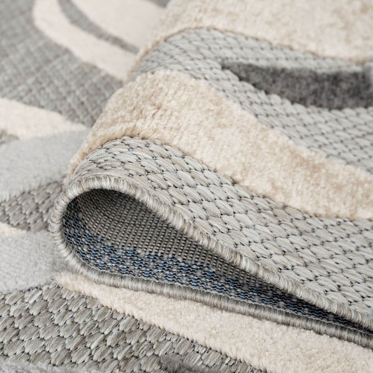 Tappeto da interno/esterno con motivo floreale costiero di origine.