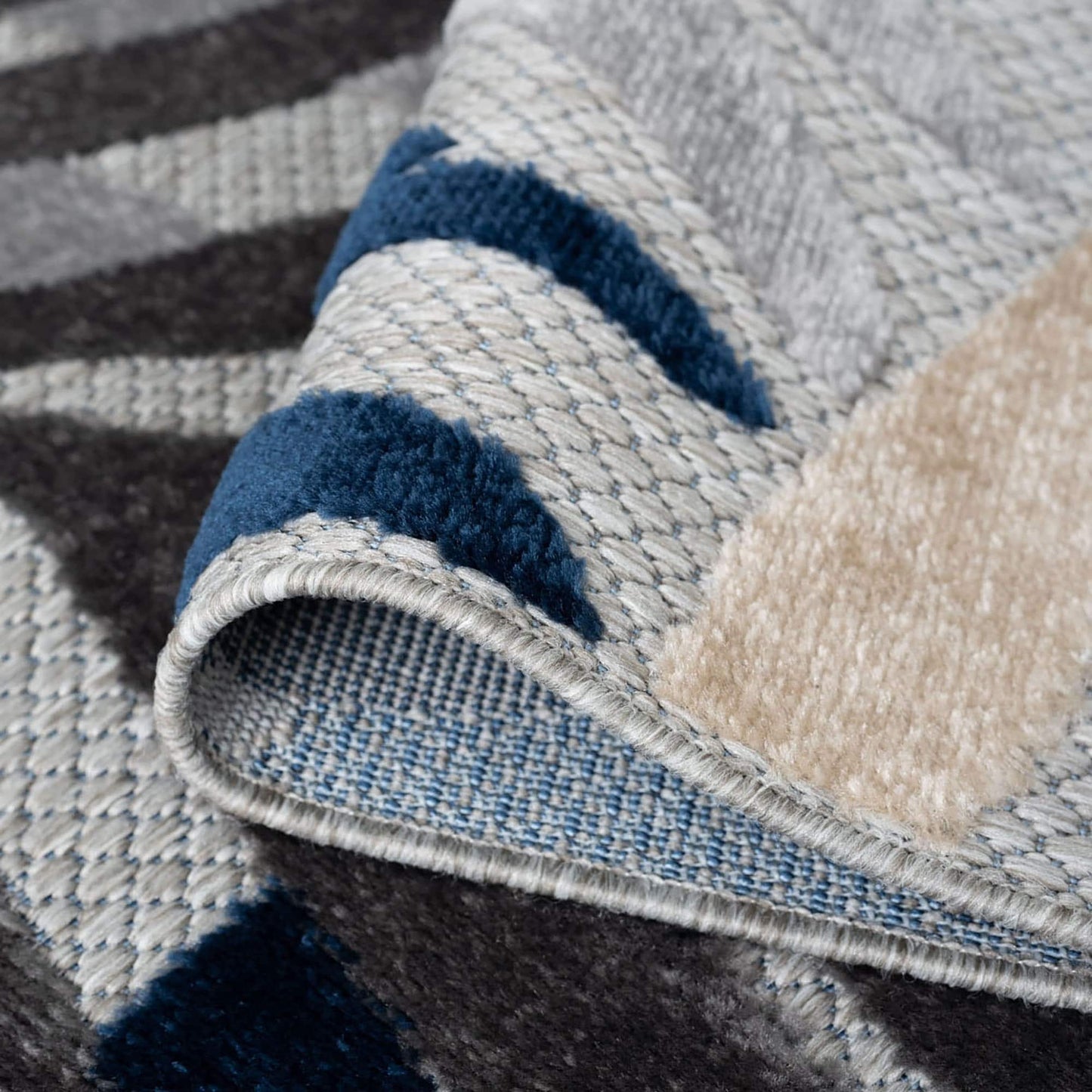 Tappeto da interno/esterno con motivo floreale costiero di origine.