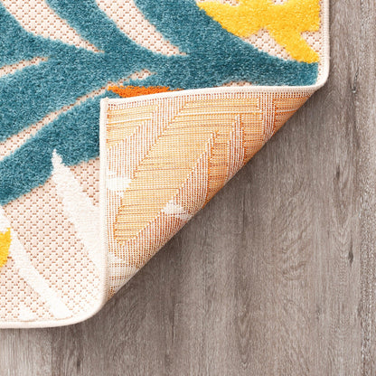 Tappeto da interno/esterno con motivo floreale costiero di origine.