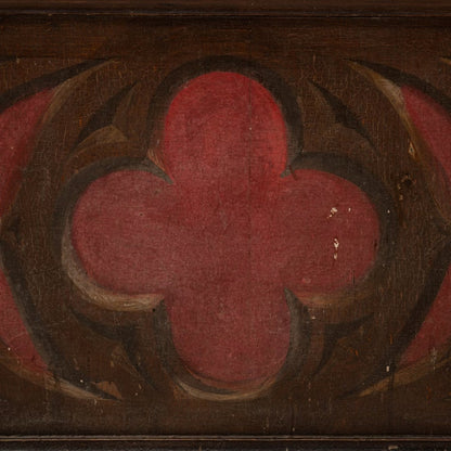 Piccolo mobiletto neogotico con motivi a quadrifoglio, circa 1900