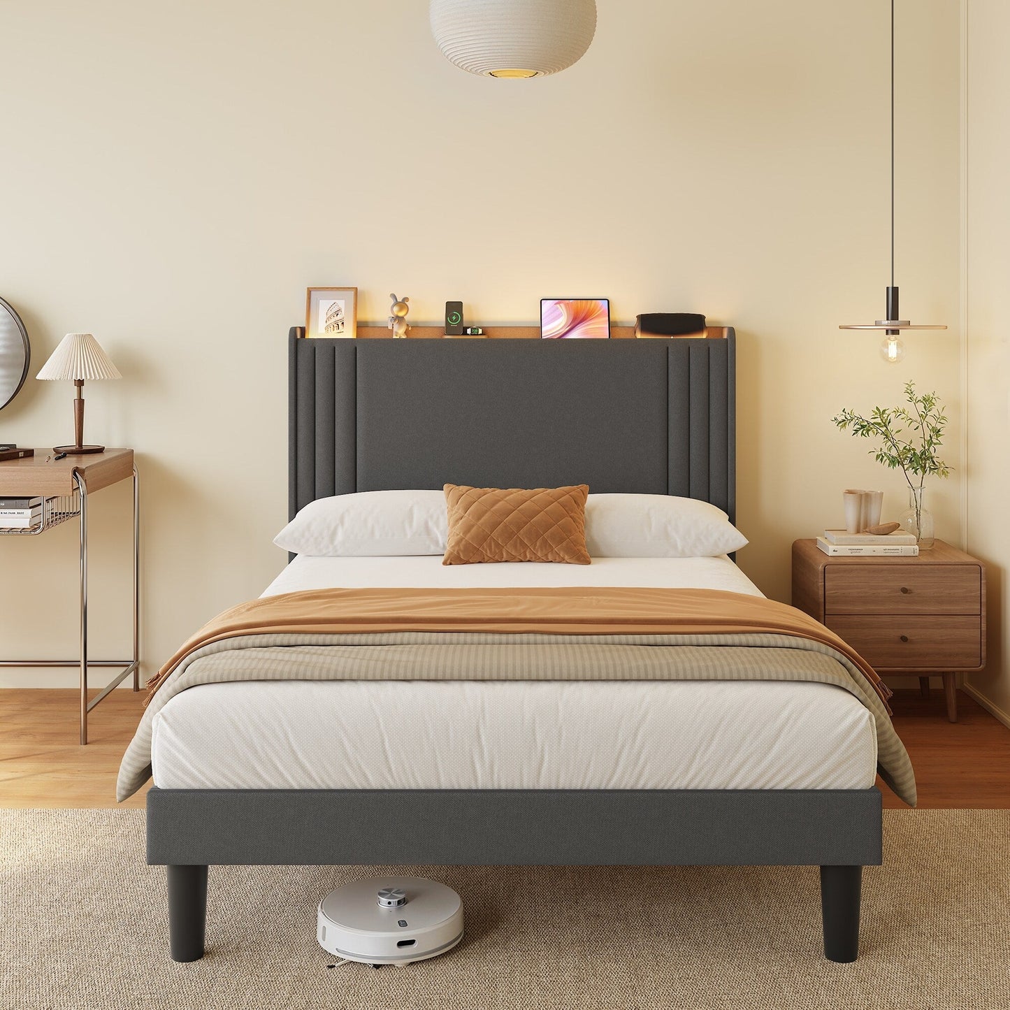 Letto imbottito con canali verticali queen/full e testiera wingback